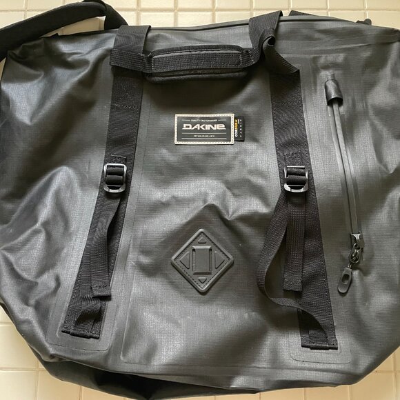 Dakine waterproof convertible bag from backpack to tote - Picture 2 of 3